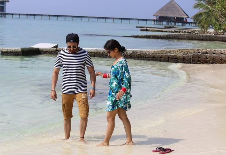  अपनी बिजी शेड्यूल के चलते दोनों अपने हनीमून पर जाने के लिए वक्त नहीं निकाल पा रहे थे. 