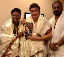 अपनी ऑटोबायोग्राफी \'खुल्लम खुल्ला\' की सफलता की दुआ मांगने तिरूपति पहुंचे ऋषि कपूर