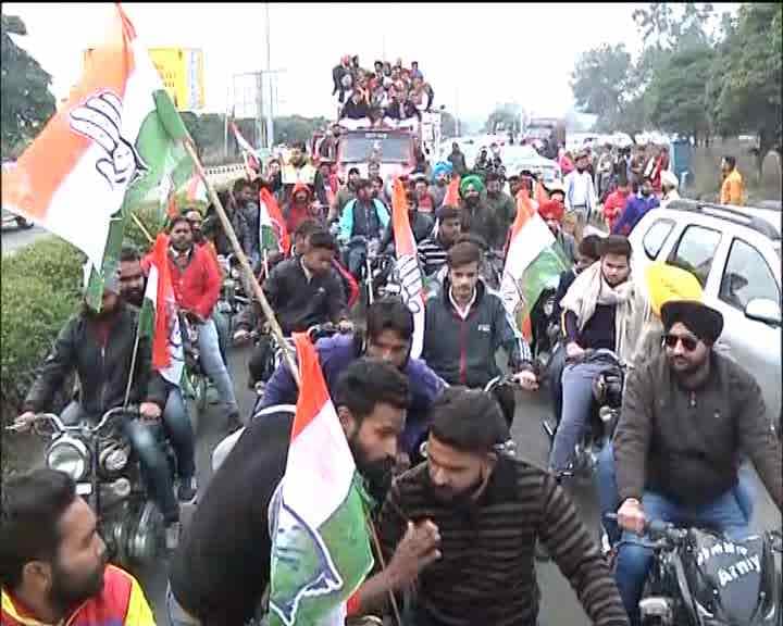 कांग्रेस में शामिल होने के बाद पहली बार अमृतसर पहुंचे सिद्धू, लोगों का हुजूम उमड़ा