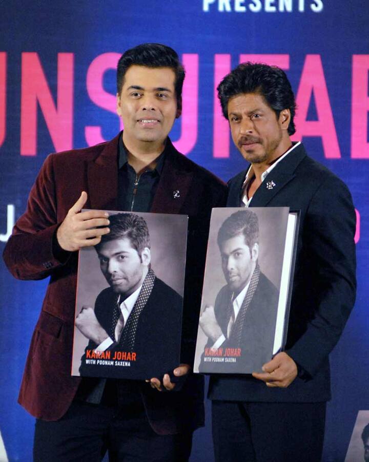 इस बुक लॉन्च पर करन के खास दोस्त शाहरूख खान मुख्य अतिथि बनकर पहुंचे थे. बुक लॉन्च के बाद शाहरूख खान ने कहा कि 'करन की जिंदगी बहुत ही खूबसूरत है और मुझे लगता है कि लोगों को इसके बारे में जानना चाहिए. मुझे नहीं पता कि लोग इससे कुछ सीखेंगे या नहीं लेकिन ये जरूरी है कि वो करन के अनुभवों के बारे में जानें.' (Photo: Solaris)