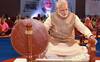क्या तस्वीर बदल देने मात्र से महात्मा का क़द घटेगा और मोदी जी का बढ़ेगा?