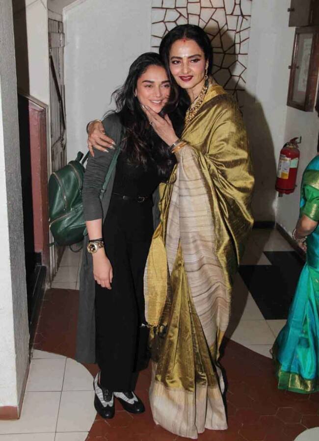 अभिनेत्री अदिति राव हैदरी ने रेखा के साथ कुछ यूं पोज दिया. (Photo: Manav Mangalani)