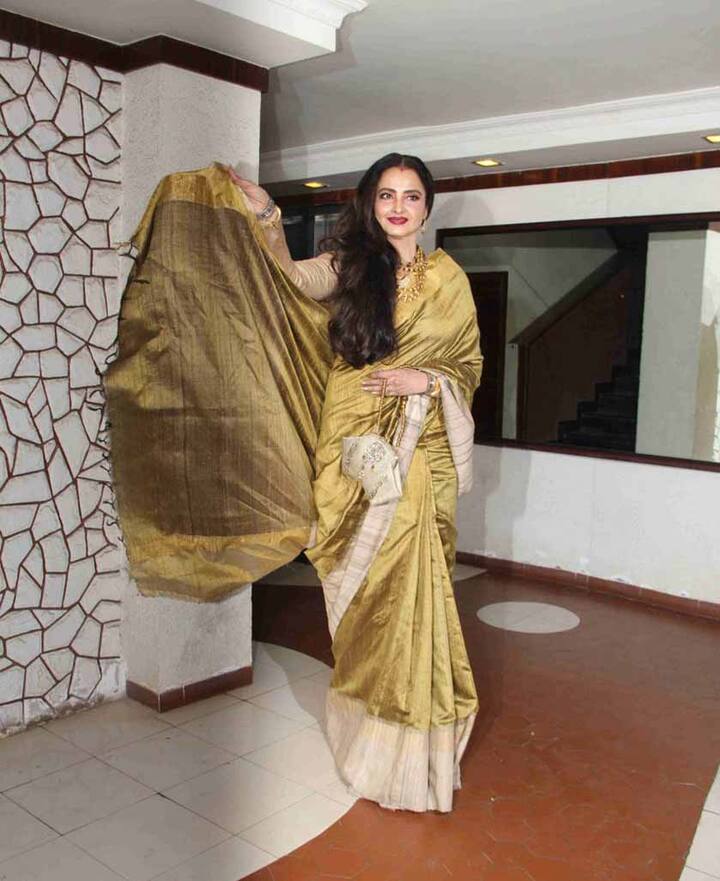 रेखा ने भी अपना कूल अंदाज दिखाया. (Photo: Manav Mangalani)