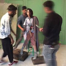 42 साल की करिश्मा ताज़ा फ़ोटोशूट के सहारे दे रहीं हैं ये बड़ा संदेश