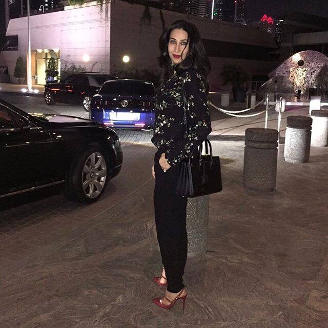 उनके बिजनेसमैन पति का नाम संजय है जिनसे उनकी शादी 2003 में हुई थी.