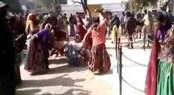 महिलाओं के दो गुटों में हुई मारपीट, लात-घूंसों संग ईंटों की बरसात