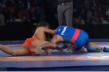 VIDEO: कुश्ती के मंच पर बाबा रामदेव ने किया ओलंपिक चैंपियन को चारों खाने चित