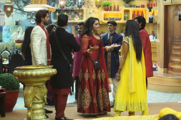 इस शादी में शरीक होने के लिए एक्स बिग बॉस कंटेस्टेंट्स निरहुआ और रवि किशन भी पहुंचे थे. 