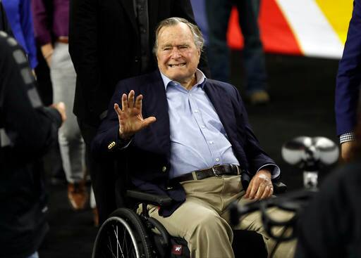 पूर्व अमेरिकी राष्ट्रपति बुश और उनकी पत्नी अस्पताल में भर्ती George H W Bush In Icu With Pneumonia With Wife पूर्व अमेरिकी राष्ट्रपति बुश और उनकी पत्नी अस्पताल में भर्ती