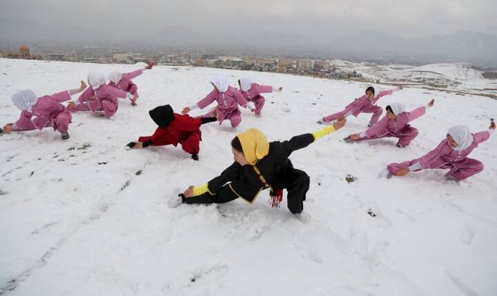 उनका कहना है कि मर्दों की तुलना में अफगानी महिलाओं में टैलेंट की कोई कमी नहीं है. वुशू मार्शल आर्ट के सहारे वे अफगानी महिलाओं को सशक्त बनाना चाहती हैं.