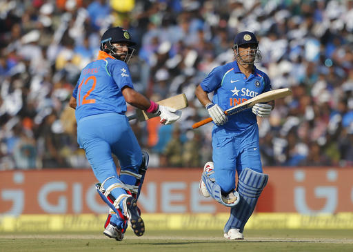 बीते दिन गुरूवार को दूसरे वनडे मुकाबले में इंग्लैंड पर 15 रनों की जीत हासिल कर टीम इंडिया ने 3 मैचों की सीरीज़ को 2-0 से अपने नाम कर लिया है. युवराज ने गुरुवार को इंग्लैंड के खिलाफ दूसरे एकदिवसीय मैच में भारत के लिए 150 रन बनाए. युवराज के इस कमबैक शतक के बाद उन्हें देशभर से बधाइयां मिलने लगी.