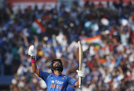 बीते दिन भारतीय टीम ने युवराज सिंह और एमएस धोनी के बीच हुआ शानदार 256 रनों की साझेदारी की मदद से 381 रनों का विशाल स्कोर बनाया था. युवराज सिंह ने वनडे क्रिकेट में 6 साल बाद ऐसा शतक(150 रन) लगाया जो उनके वनडे क्रिकेट का सबसे बड़ा व्यक्तिगत स्कोर भी बन गया. इसके अलावा कप्तान धोनी ने 134 रनों की लजवाब पारी खेली.