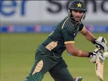 इन तीन पूर्व कप्तानों से छक्के लगाने के मामले में पीछे हैं महेंद्र सिंह धोनी, जानें...