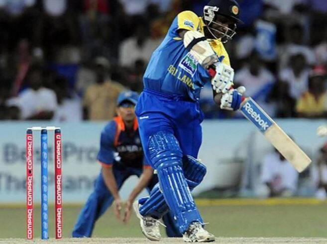  श्रीलंका के धाकड़ सलामी बल्लेबाज सनथ जयसूर्या ने वनडे क्रिकेट में 270 छक्के लगाए हैं और वो अफरीदी के बाद छक्के जमाने वालों की लिस्ट में दूसरे नंबर पर हैं.