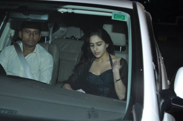 इस दौरान सैफ अली खान की बेटी सारा अली खान बेहद खूबसूरत नज़र आ रही थीं. गाड़ी में ही वे कैमरे में कैद हुईं. (सभी तस्वीरें- मानव मंगलानी)