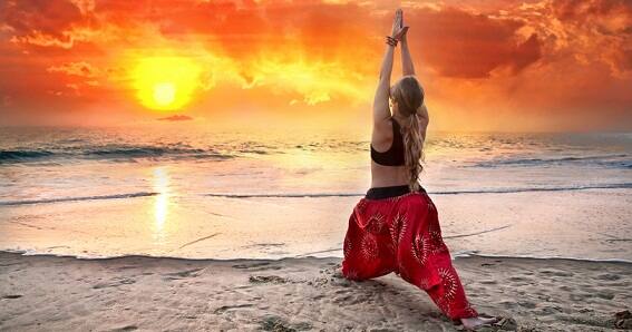 सूर्य नमस्कार- सूर्य नमस्कार करना सुबह के वक्त अच्छा रहता है. साथ ही आप प्रणायाम भी करें. खुली हवा में प्रणायाम करने से फेफड़े ठीक रहते हैं. 