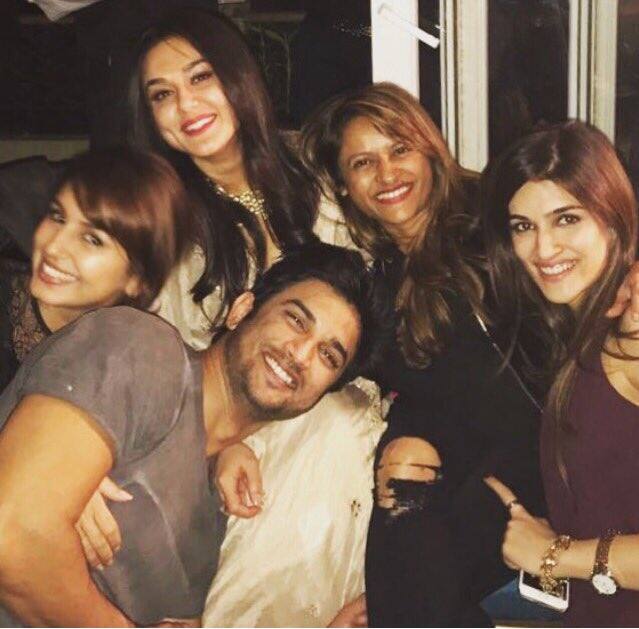 इस पार्टी में बॉलीवुड की कई जानी मानी हस्तियों ने शिरकत की. जिसमें हुमा कुरैशी भी शामिल हैं.