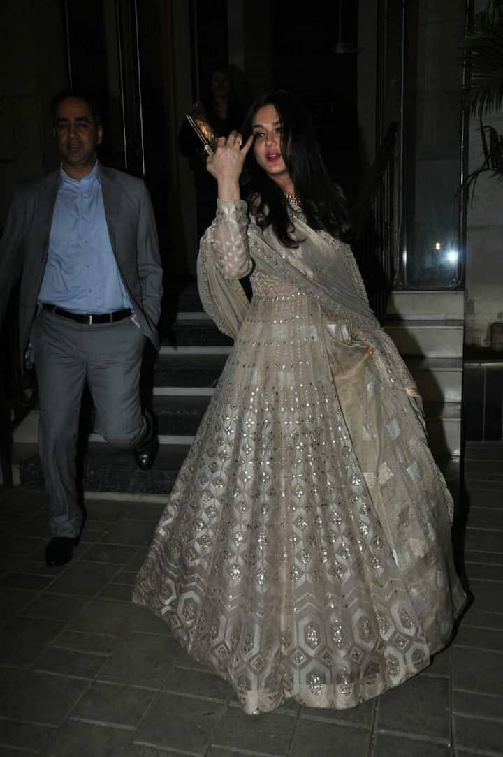 प्रीति जिंटा कुछ इस तरह ट्रेडिशनल अवतार में नजर आईं. (Photo: Manav Mangalani)