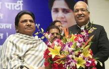 यूपी चुनाव: SP को बड़ा झटका, BSP में शामिल हुए मुलायम के करीबी नेता अंबिका चौधरी