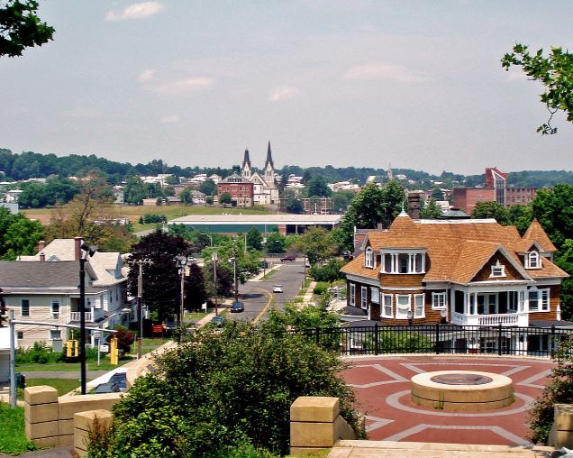 
कैशलेस देशों की लिस्ट में मास्टर कार्ड कैशलेस जर्नी ने चौथा स्थान ब्रिटेन को दिया है. ब्रिटेन में 89 लेन-देन कैशलेस होता है लेकिन इस देश में स्वीडन के मुकाबले कम डेबिट कार्ड्स हैं, इसलिए ब्रिटेन को चौथे पायदान पर रखा गया है.