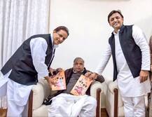 यूपी चुनाव: अखिलेश ने घोषणापत्र के साथ फेसबुक पर पोस्ट की मुलायम की तस्वीर