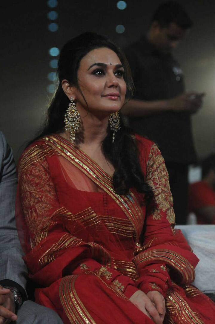 इस कार्यक्रम के बाद प्रीति ने ट्वीट करके मुंबई पुलिस को धन्यवाद भी दिया. What a Night???? Thank U Mumbai Police for always being there for us & for looking out for us???? #JAIHIND???????? #Umang #Appreciation #Saturdaynight pic.twitter.com/syJC6gwa6m— Preity zinta (@realpreityzinta) January 21, 2017