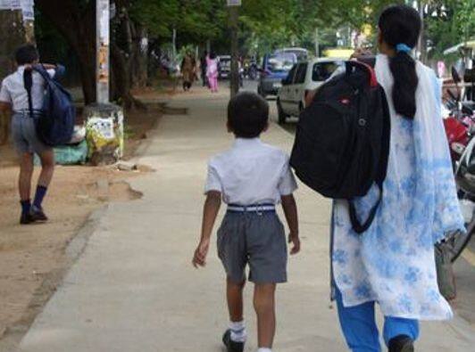 Delhi Schools To Act According To Supreme Court Order दिल्ली के अभिभावकों को बड़ी राहत, निजी स्कूलों में फीस बढ़ाने पर SC ने रोक लगाई