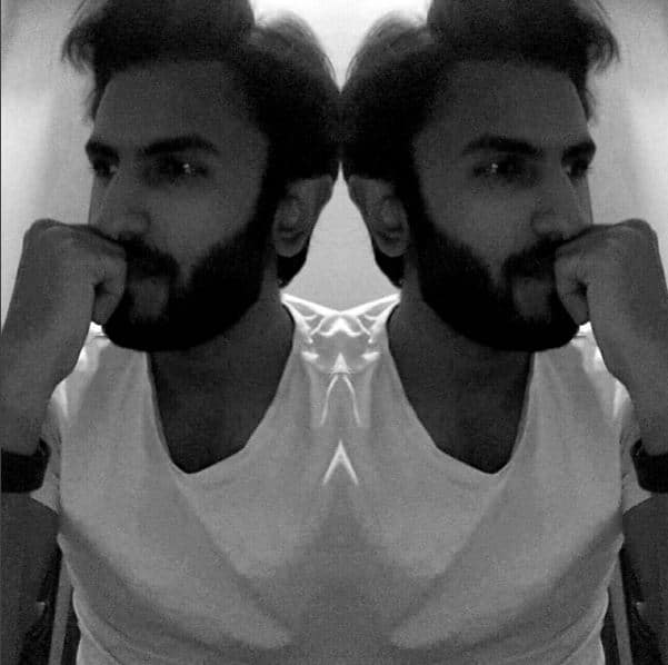 मीडिया में चल रही खबरों के मुताबिक शोएब ने कहा है कि वो निजी तौर पर रणवीर को पसंद करते हैं पर उनसे अपनी तुलना कभी नहीं करना चाहते.(All Pictures Credit- Instagram)