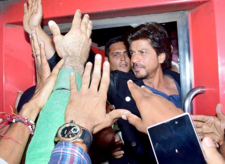 इस पूरे सफर के दौरान शाहरुख बीच के कुछ स्टेशनों पर लोकल मीडिया से बात भी करेंगे.