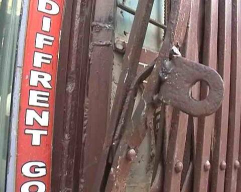 दिल्ली: ज्वेलरी की दुकान में घुस सारा माल ले उड़े चोर, सीसीटीवी कैमरे में कैद हुई वारदात दिल्ली: ज्वेलरी की दुकान में घुस सारा माल ले उड़े चोर, सीसीटीवी कैमरे में कैद हुई वारदात