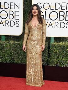 बॉलीवुड हसीनाओं को भा रही है ब्रा-लेस ड्रेस, देखिए तस्वीरें!