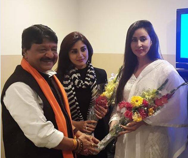 बॉलीवुड अभिनेत्री और एक्स बिग-बॉस कंटेस्टेंट रिमी सेन ने आज भारतीय जनता पार्टी में का दामन थाम लिया. रिमी के साथ ही भोजपुरी फिल्मों की अभिनेत्री और मॉडल कशिश खान भी बीजेपी में शामिल हुईं. आगे जानिए बीजेपी में शामिल होने के बाद पीएम मोदी को लेकर रिमी सेन ने क्या कहा है?