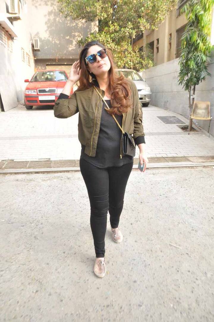  प्रेगनेंस के बाद ताज़ा लुक में करीना कुछ ऐसे कूल अंदाज़ में नज़र आईं.