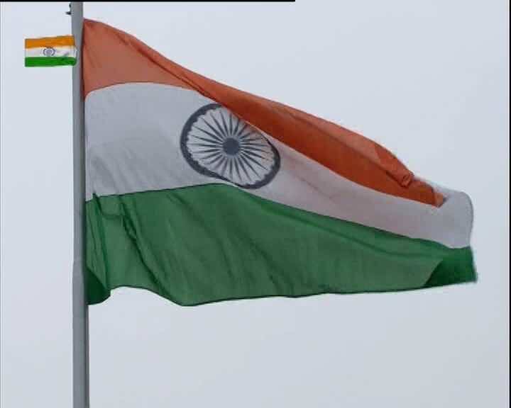 अखंडता और एकता के लिए भारत दुनिया भर में मशहूर है. गणतंत्र दिवस के मौके पर राजधानी दिल्ली में राजपथ पर भारत की विविधता को दर्शाती अलग-अलग राज्यों की झलकियां ने मन को मोह लिया. तस्वीरों में देखिए राजपथ से गुजरी भारत के अलग-अलग राज्यों की झलकियां. 