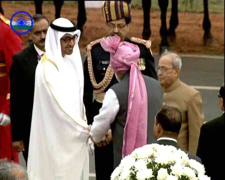 देख के 68वें गणतंत्र के परेड पर राष्ट्रपति के साथ यूएई के शहजादा शेख़ मोहम्मद बिन ज़ायेद अल नहयान. प्रधानमंत्री उनका स्वागत करते हुए.