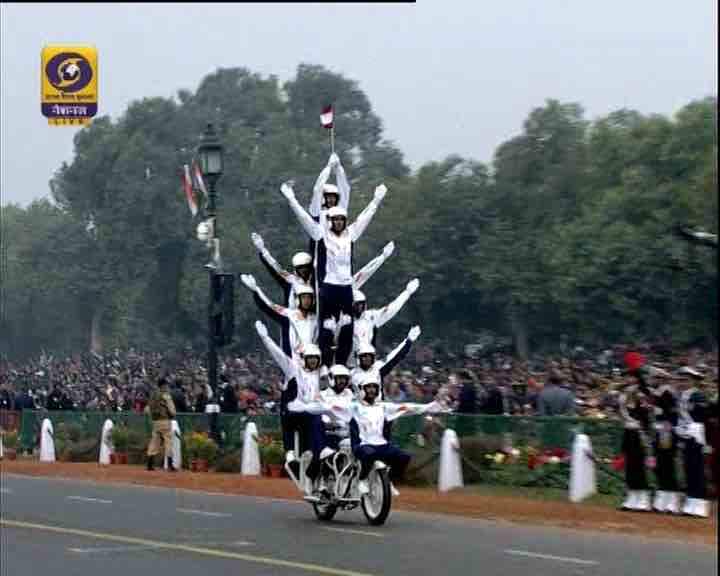 इस तरह के नियंत्रण को हासिल करने के लिए जवान काफी अभ्यास करते हैं, तब जाकर वे इस तरह के स्टंट्स को आसानी से दुनिया के सामने कर पाते हैं.