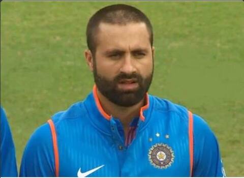 INDvsENG मैच में राष्ट्रगान के वक्त च्यूइंगगम चबाते दिखे परवेज़ रसूल पर भड़के लोग INDvsENG मैच में राष्ट्रगान के वक्त च्यूइंगगम चबाते दिखे परवेज़ रसूल पर भड़के लोग