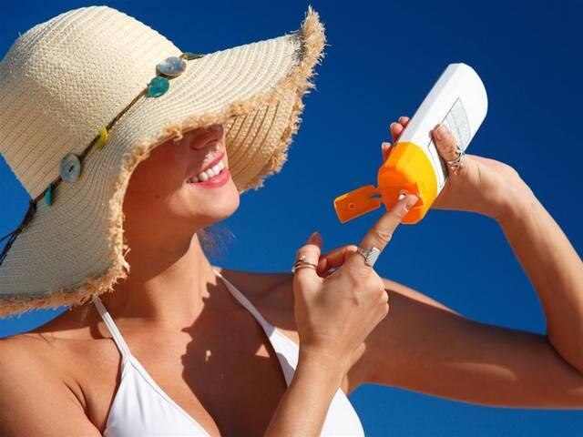 Sunscreen and the purposes, the protection from aging and UV rays Sunscreen Cream கண்டிப்பா பயன்படுத்துங்க.. ஆனா அதுக்கு முன்னாடி இதையெல்லாம் படிச்சிடுங்க..