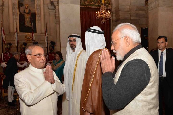'ऐट होम' की दावत में शरीक होने पहुंचे पीएम मोदी का अभिवादन स्वीकार करते हुए राष्ट्रपति प्रणब मुखर्जी.