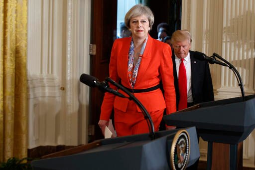 American President Donald Trump Meets British Prime Minister Theresa May अमेरिका राष्ट्रपति ट्रंप ने ब्रिटिश पीएम टेरीजा से मुलाकात की