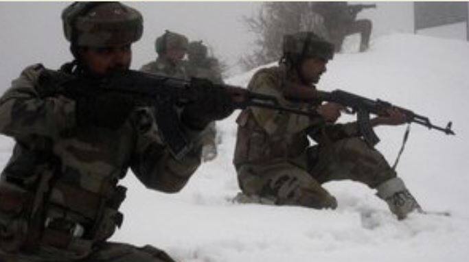 माछिल सेक्टर: बर्फ के नीचे फंसे सेना के पांचों जवानों को सुरक्षित निकाला गया, इलाज जारी Five Soldiers Trapped After Hit By Avalanche In Machil Sector माछिल सेक्टर: बर्फ के नीचे फंसे सेना के पांचों जवानों को सुरक्षित निकाला गया, इलाज जारी