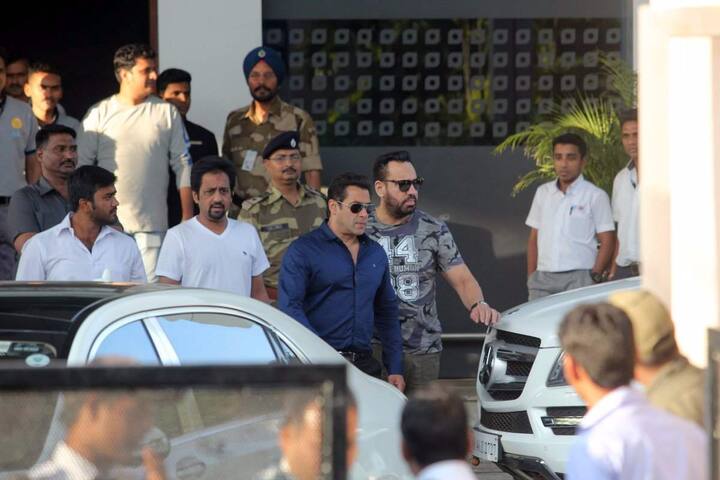  सलमान के वकील एचएम सारस्वत ने कहा, ‘‘सलमान से मजिस्ट्रेट ने उनके खिलाफ शिकार के आरोपों से जुड़े 65 सवाल पूछे लेकिन उन्होंने सभी आरोपों से इंकार किया तथा खुद को निर्दोष बताया.’’ सारस्वत ने कहा कि उनके मुवक्किल ने कोई अपराध नहीं किया है.