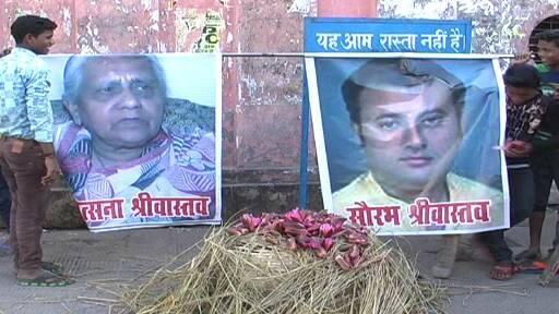 इन कार्यकर्ताओं का कहना है कि सौरभ श्रीवास्तव की छवि बहुत खराब है और उससे टिकट वापस लेकर किसी अच्छे उम्मीदवार को टिकट दिया जाए.