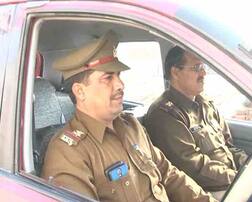 प्रसव पीड़ा से तड़प रही थी महिला, 'फरिश्ता' बनकर पहुंचा पुलिसवाला