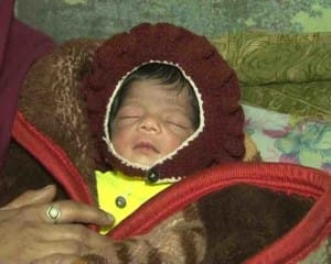 प्रसव पीड़ा से तड़प रही थी महिला, 'फरिश्ता' बनकर पहुंचा पुलिसवाला