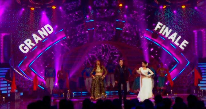 सलमान खान के साथ ये दोनों टीवी की हसीनाएं सलमान खान के ही सॉन्ग 'प्रेम रतन धन पायो' पर परफॉर्म करेंगी.