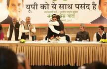 एक मंच पर गठबंधन, अखिलेश बोले- \'हाथ के साथ से बढ़ेगी साइकिल की रफ्तार\'