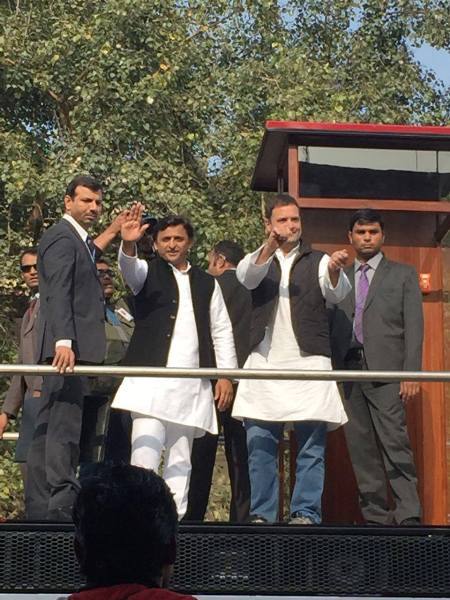 गठबंधन के बारे में राहुल गांधी ने कहा, ”मोदी जी के शब्दों में ये ट्रिपल पी है. इस गठबंधन से तरक्की होगी, भाईचारा बढ़ेगा और यूपी विकास की राह पर आगे बढ़ेगा.”