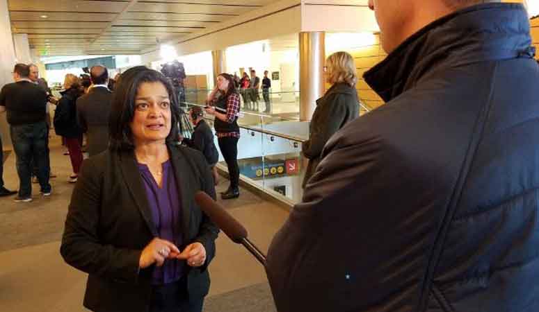 ट्रंप के बैन के फैसले के खिलाफ लड़ेंगी भारतीय अमेरिकी सांसद प्रमिला जयपाल