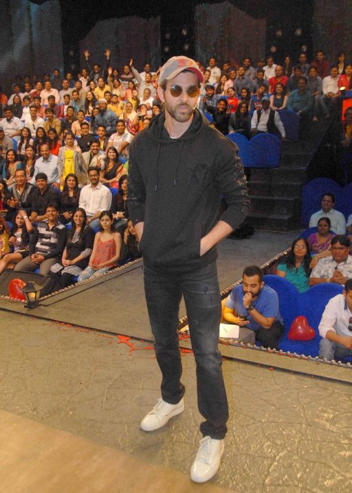 ऋतिक के लिए ये फिल्म इसलिए अहम हैं क्योंकि उनकी पिछली बिग बजट फिल्म ‘मोहेनजोदारो’ नहीं चल पाई थी. और इस बार भी टक्कर सीधे शाहरुख खान से है.